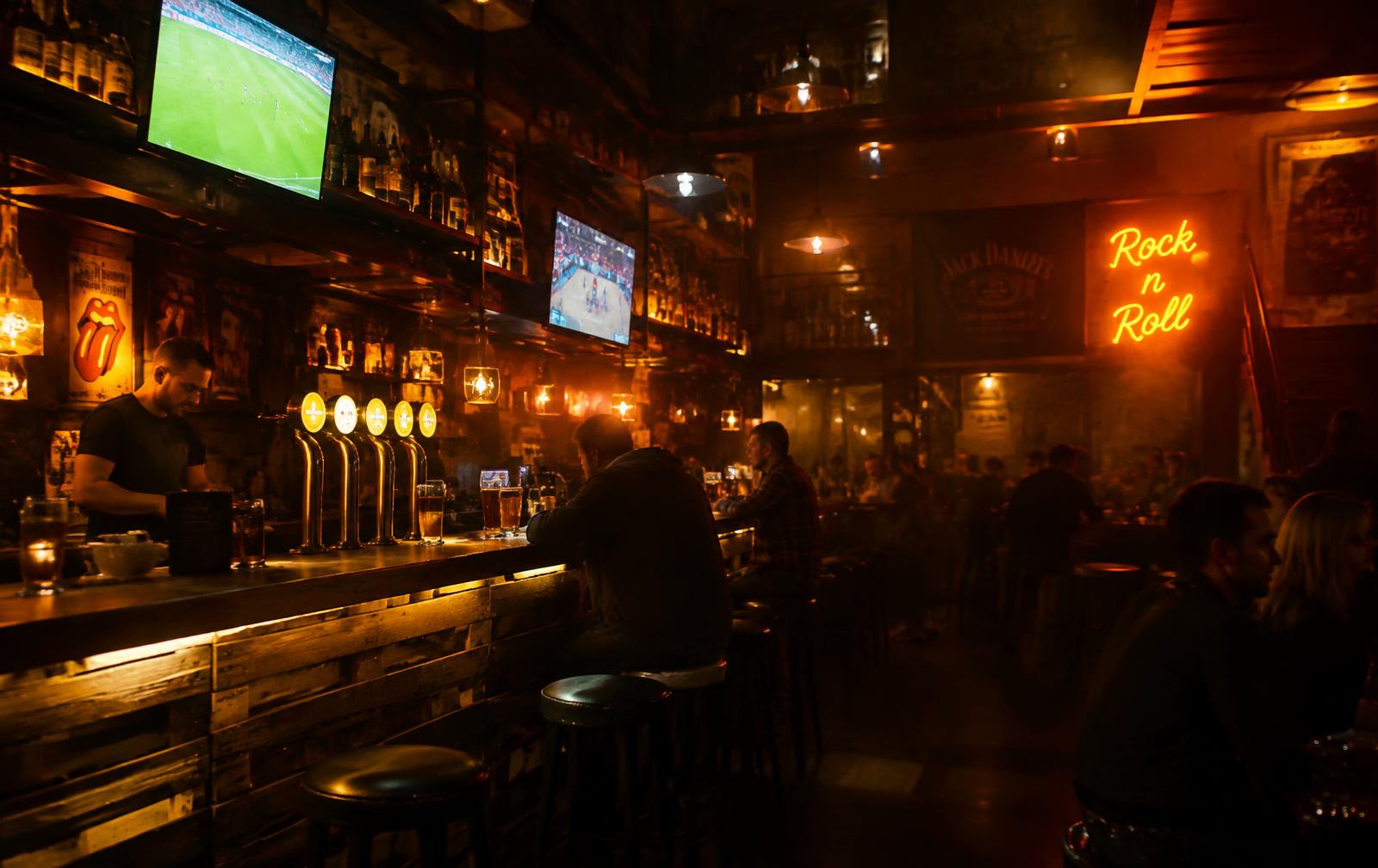 Bar Beer Station com chopps dourados e TVs